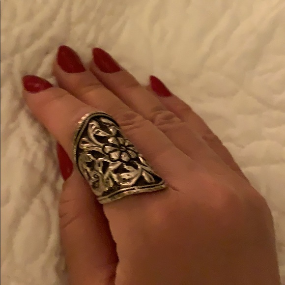 Intricate Sterling Silver Ring - Picture 4 of 11